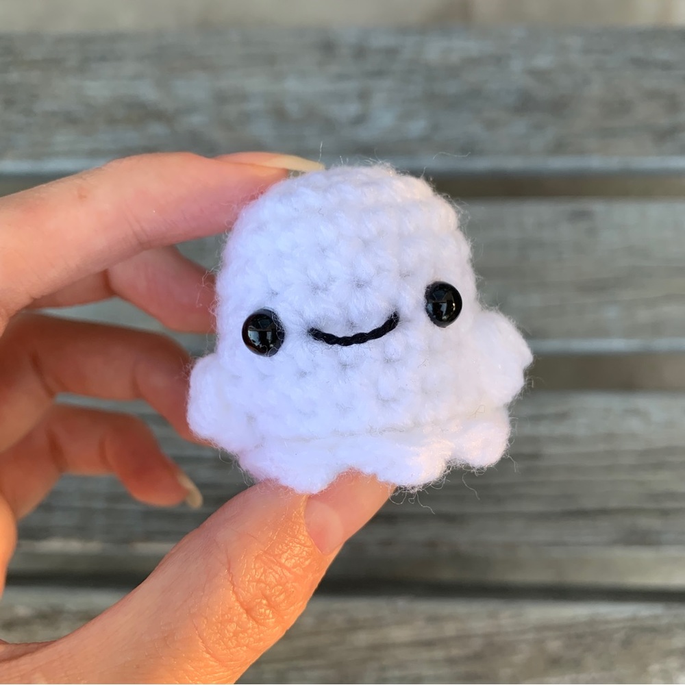 Crochet Happy Ghost Halloween Keychain
